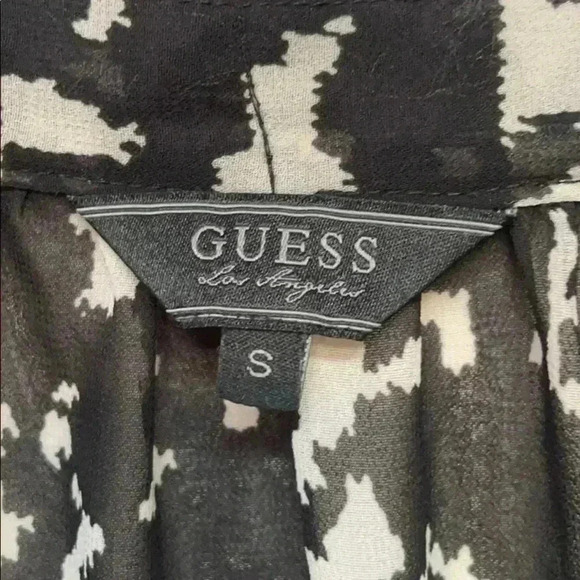 GUESS Women’s Sleeveless Blouse - Picture 5 of 6